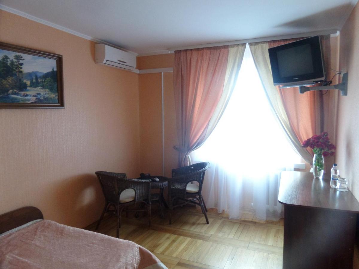 Hotel Tourist Rivne Zewnętrze zdjęcie