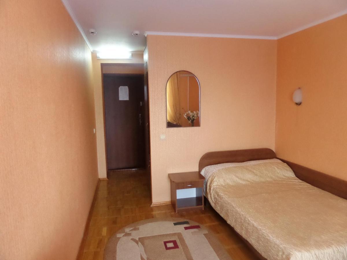 Hotel Tourist Rivne Zewnętrze zdjęcie
