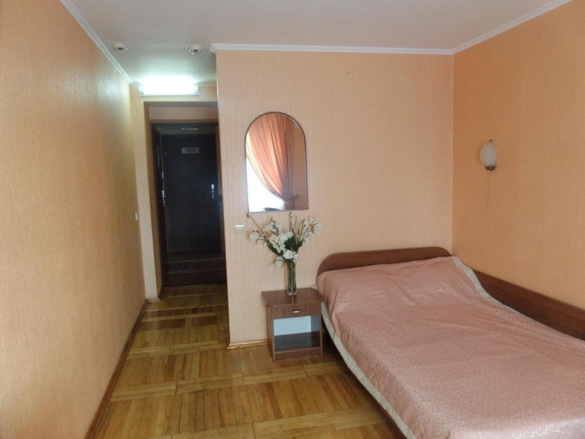 Hotel Tourist Rivne Zewnętrze zdjęcie