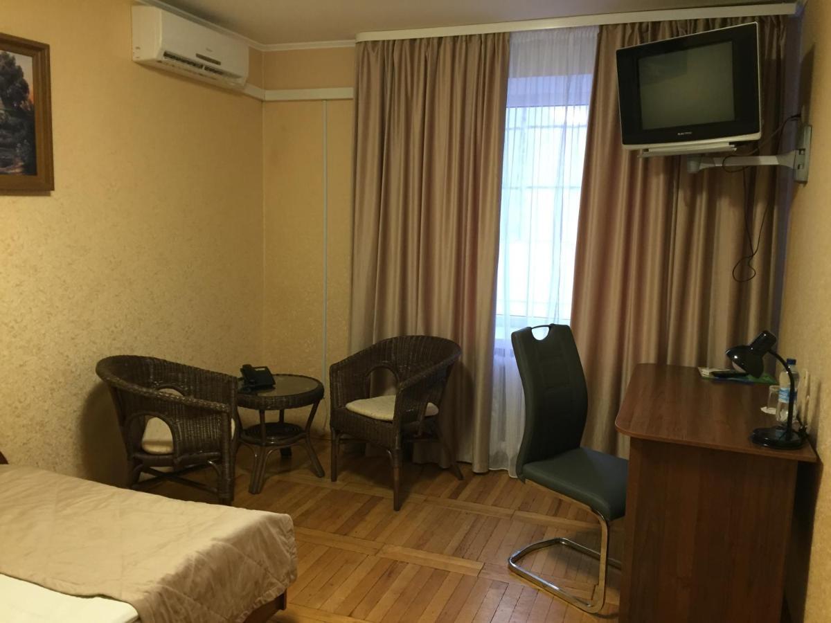 Hotel Tourist Rivne Zewnętrze zdjęcie