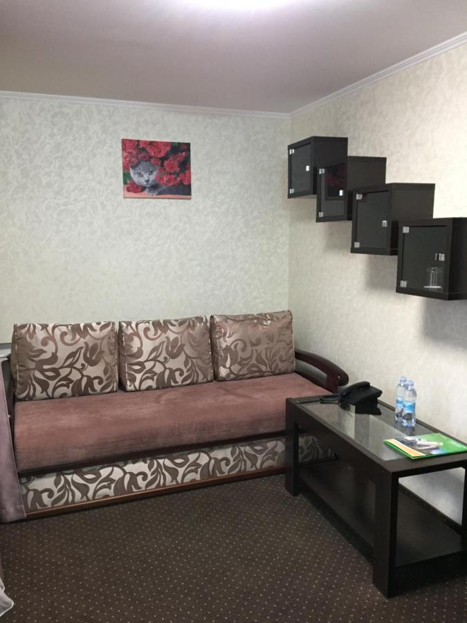 Hotel Tourist Rivne Zewnętrze zdjęcie