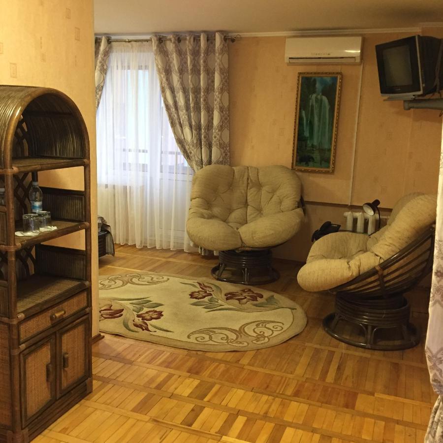 Hotel Tourist Rivne Zewnętrze zdjęcie