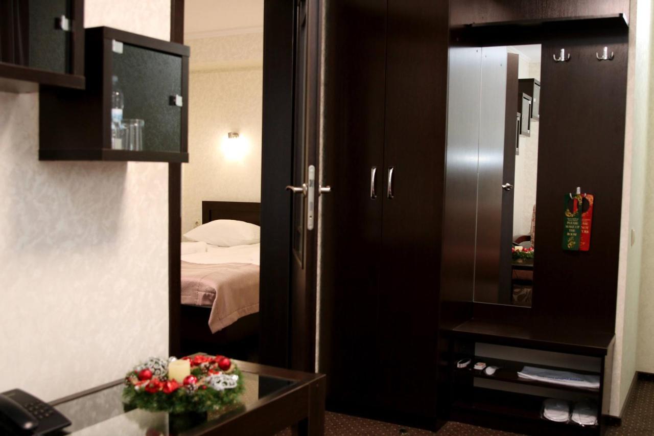 Hotel Tourist Rivne Zewnętrze zdjęcie