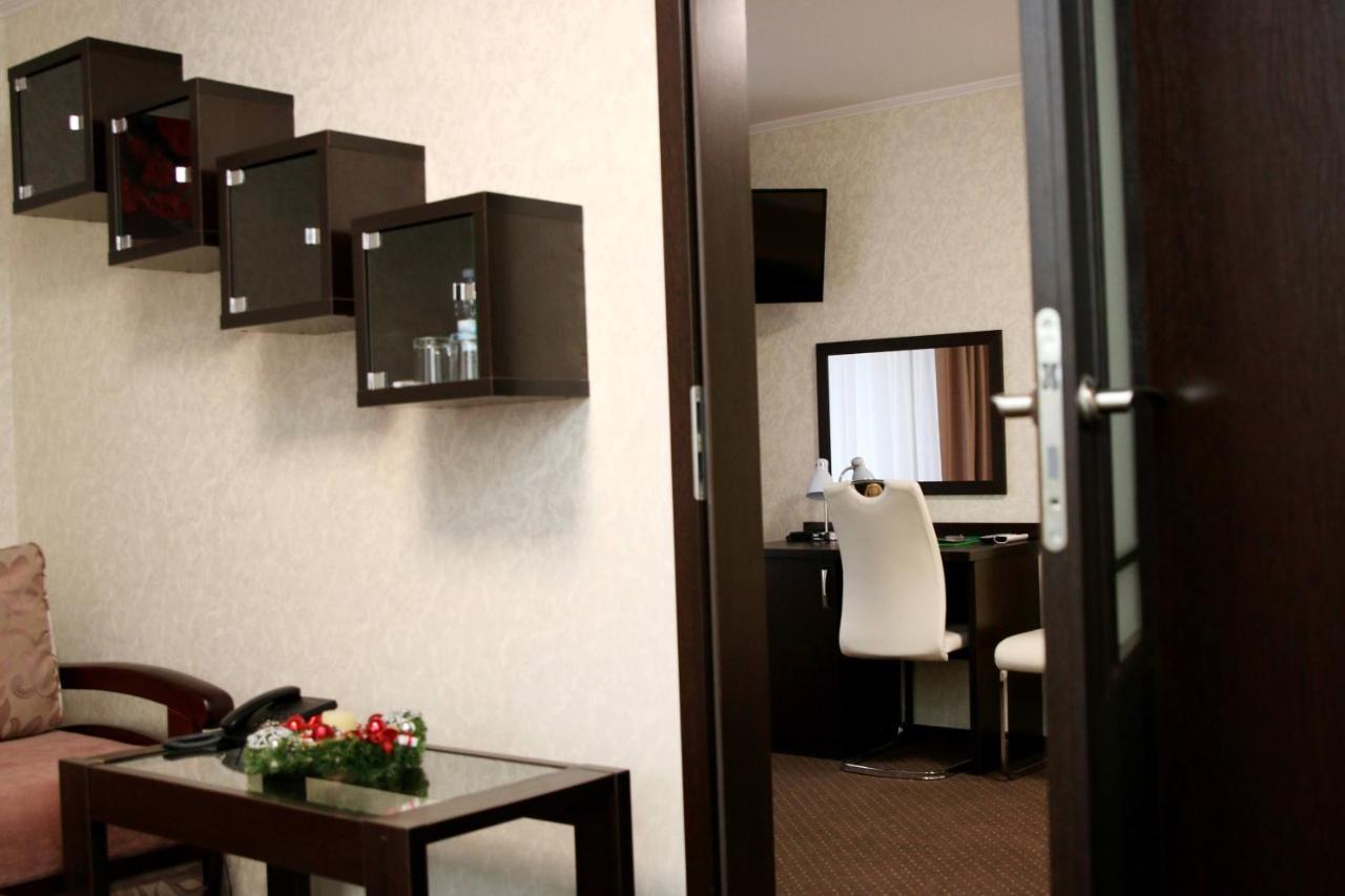 Hotel Tourist Rivne Zewnętrze zdjęcie