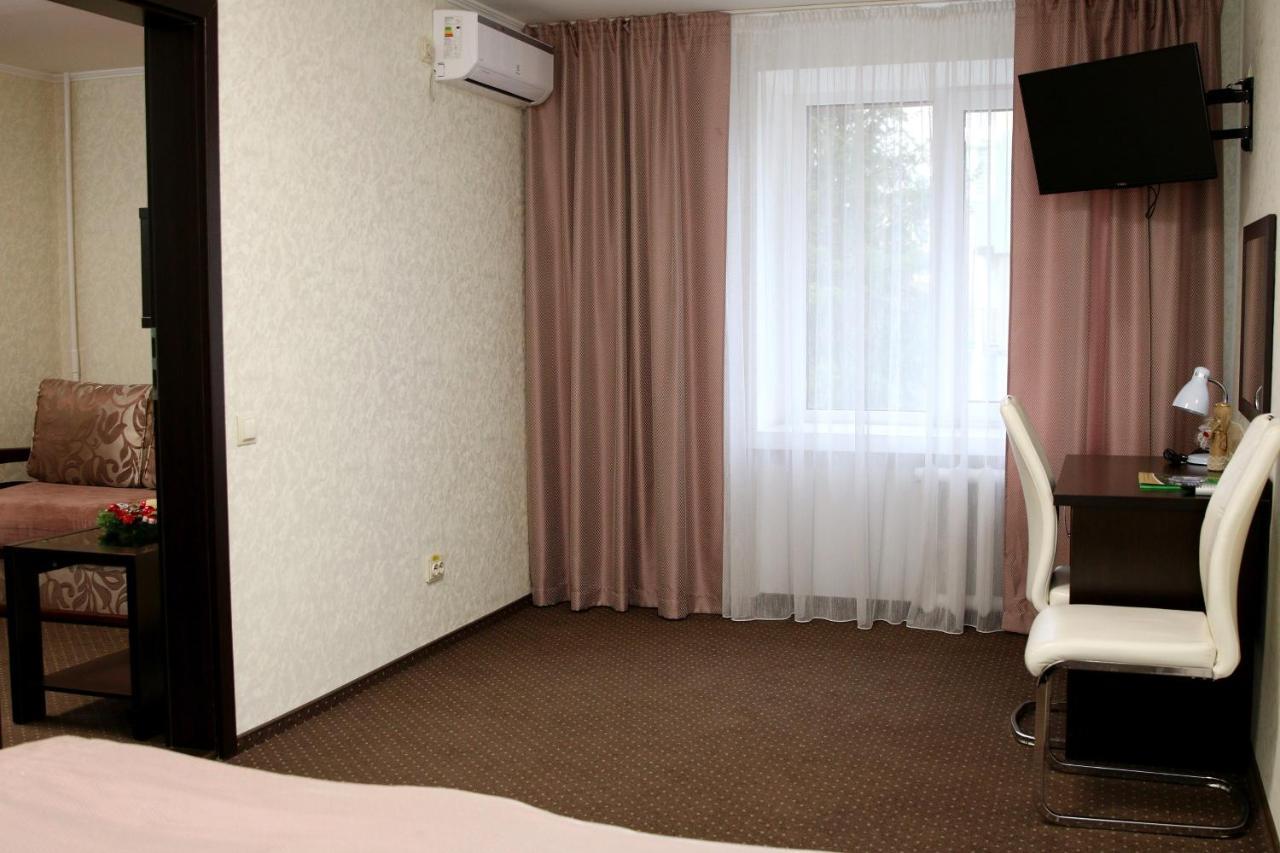Hotel Tourist Rivne Zewnętrze zdjęcie