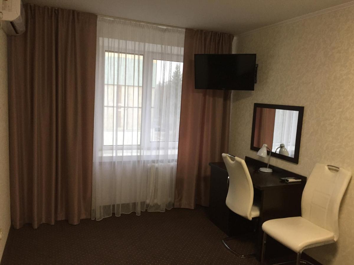 Hotel Tourist Rivne Zewnętrze zdjęcie