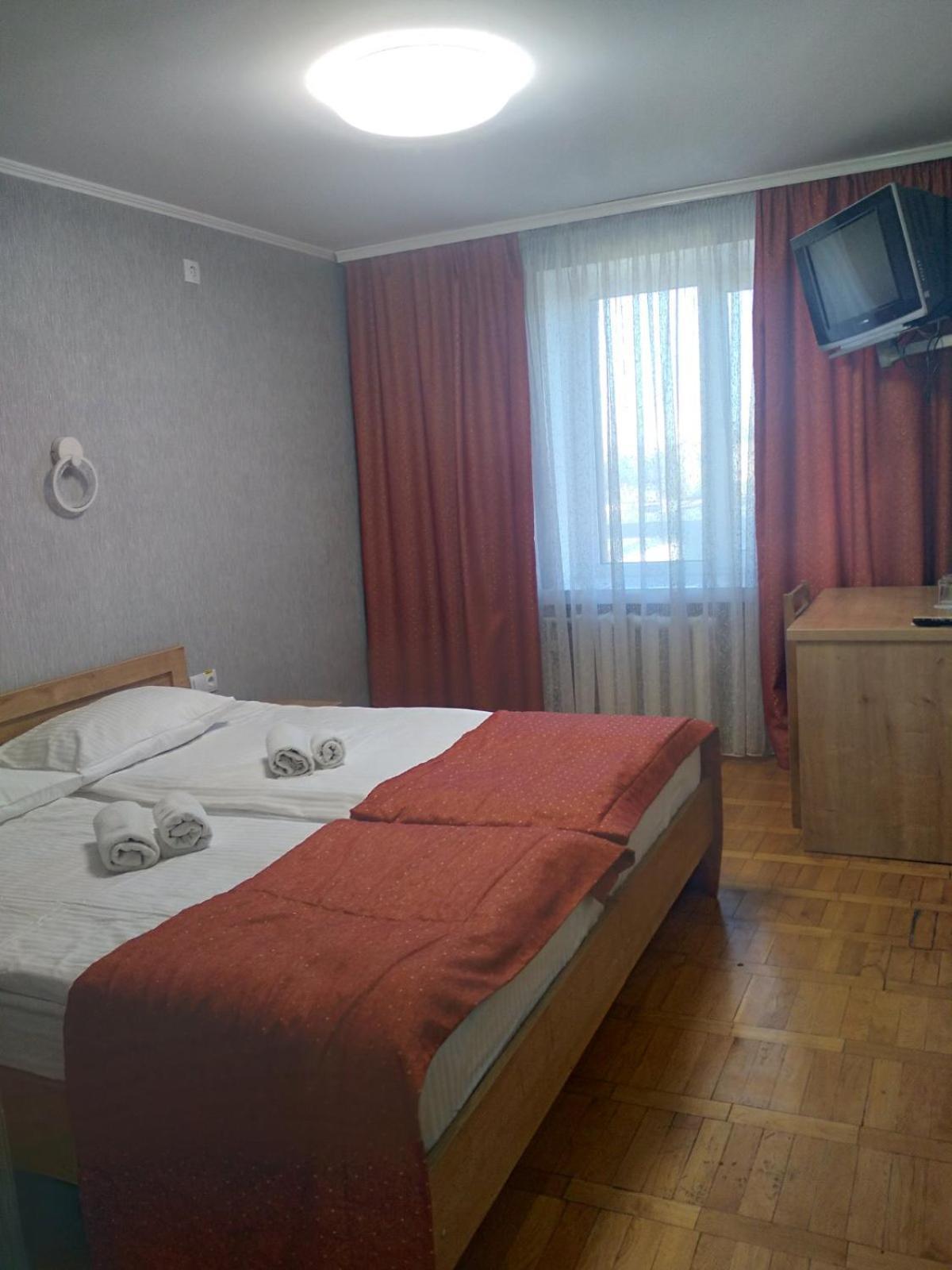 Hotel Tourist Rivne Zewnętrze zdjęcie