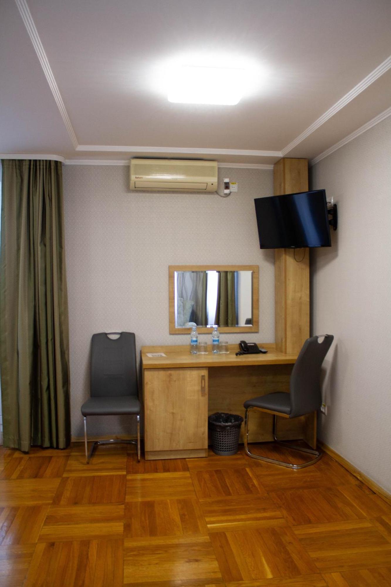 Hotel Tourist Rivne Zewnętrze zdjęcie