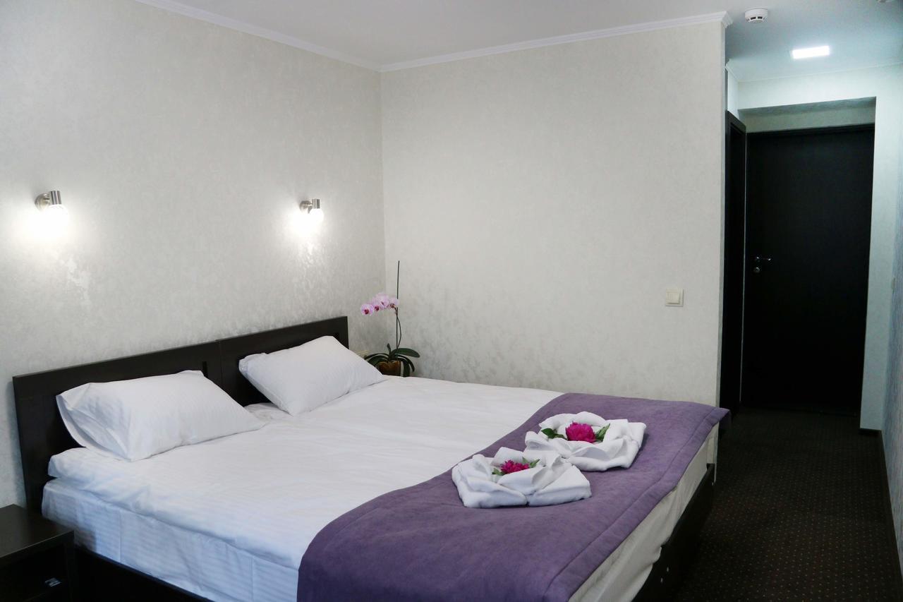 Hotel Tourist Rivne Zewnętrze zdjęcie