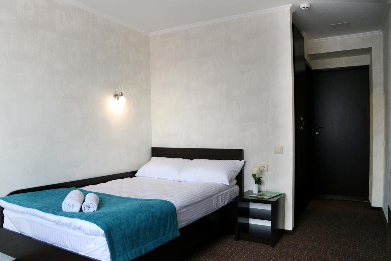 Hotel Tourist Rivne Zewnętrze zdjęcie