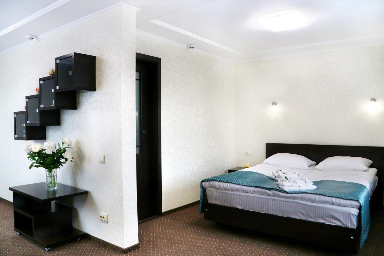 Hotel Tourist Rivne Zewnętrze zdjęcie