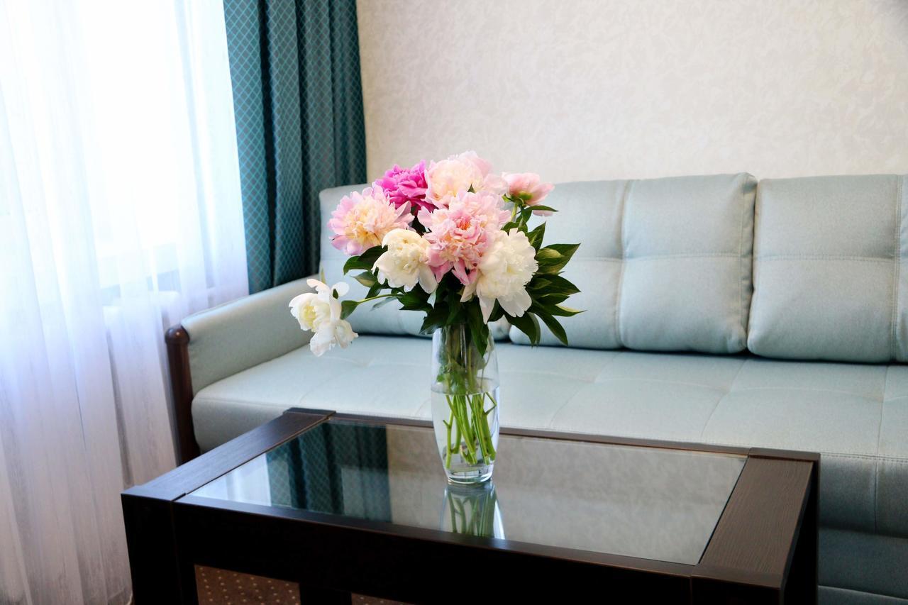 Hotel Tourist Rivne Zewnętrze zdjęcie