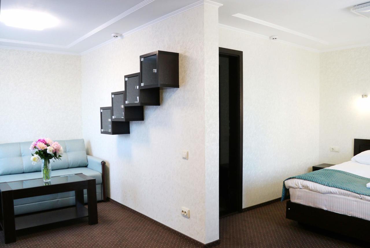 Hotel Tourist Rivne Zewnętrze zdjęcie