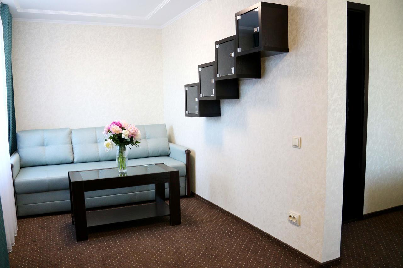 Hotel Tourist Rivne Zewnętrze zdjęcie