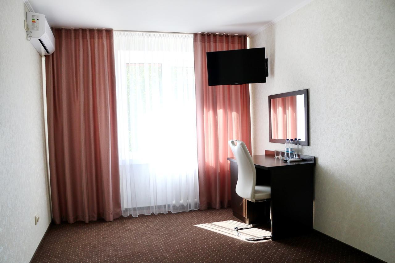 Hotel Tourist Rivne Zewnętrze zdjęcie